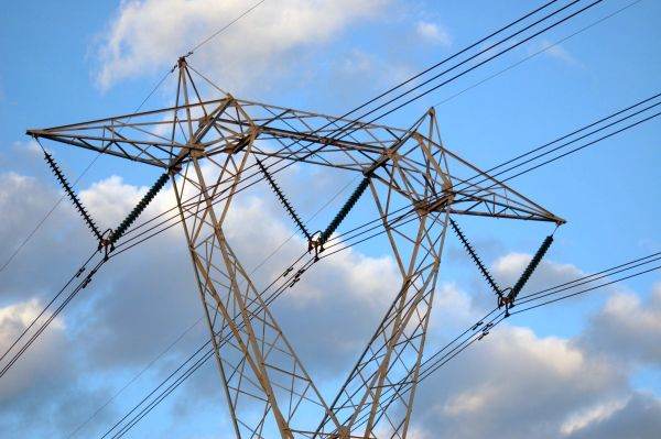 UE pregăteşte un plan de electrificare pentru reducerea consumului de petrol şi gaze