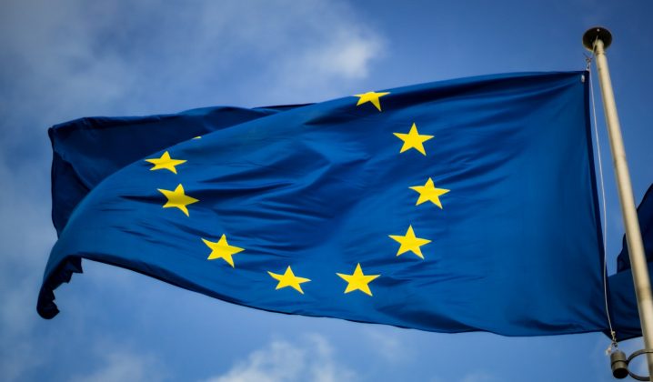 UE va obliga industria să achiziţioneze componente din alte surse decât China