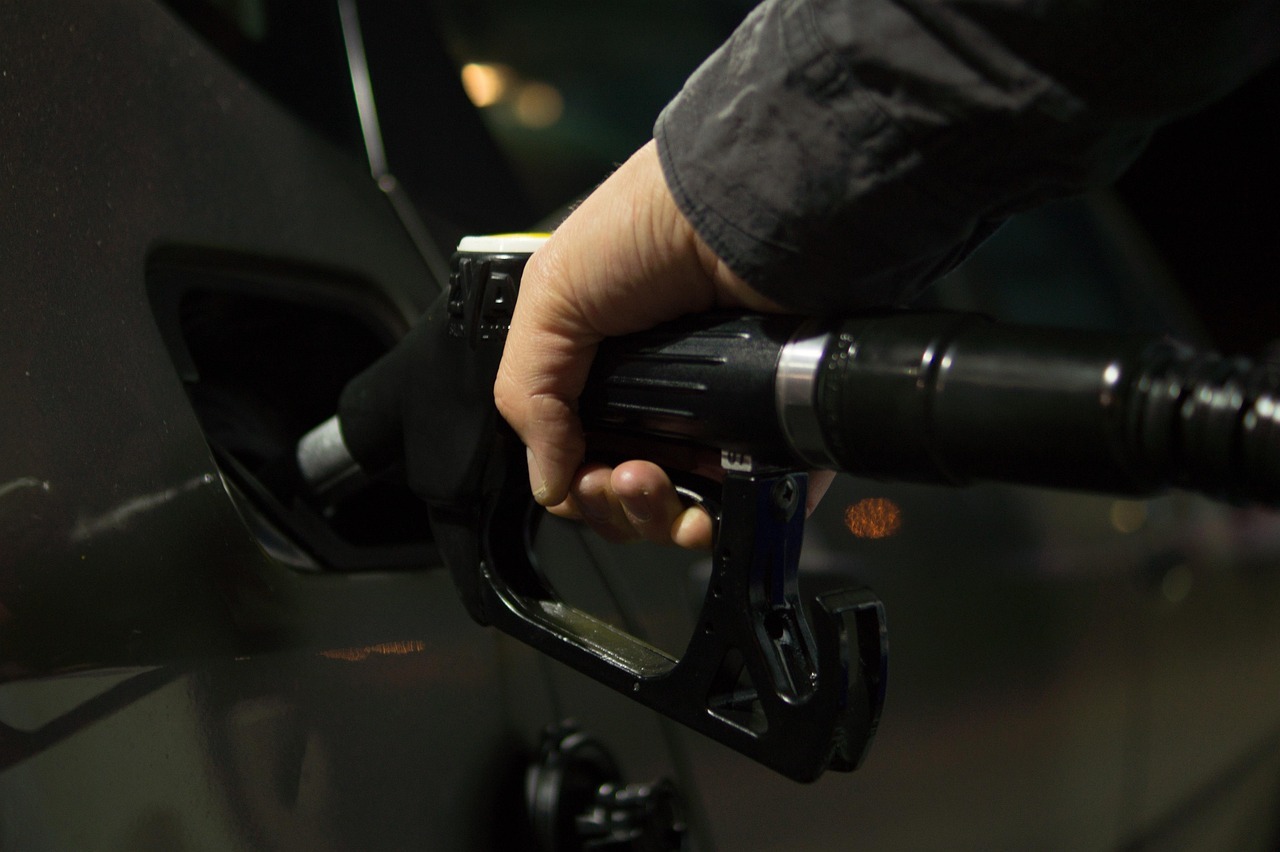 ULTIMA ORĂ Noi scumpiri. Benzina se apropie rapid de pragul de 9 lei. C&acirc;nd va ajunge motorina la 10 lei