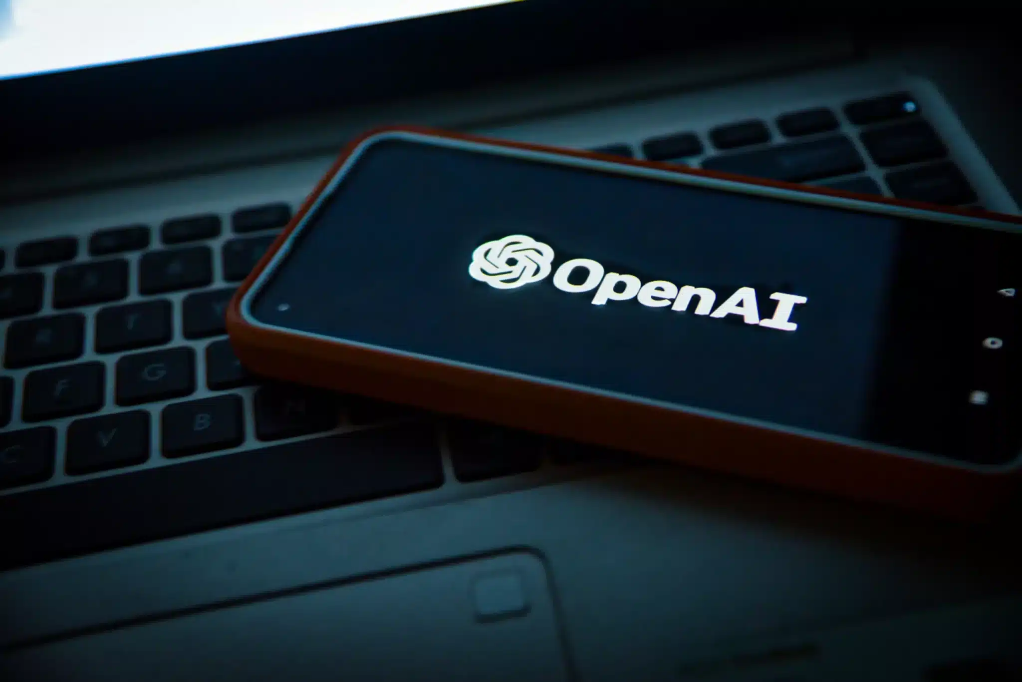 Un bărbat dă &icirc;n judecată OpenAI după ce susține că sfaturile oferite de ChatGPT i-au pus viața &icirc;n