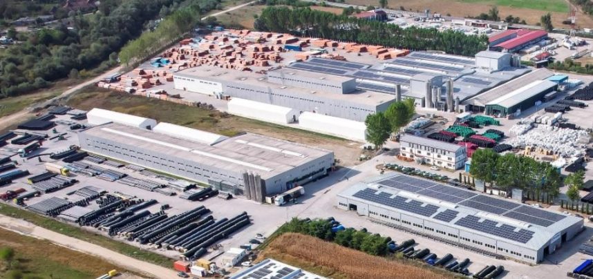 Un fost angajat TeraPlast dă &icirc;n judecată compania și cere despăgubiri de 1,5% din cifra de afaceri. Nu este la prima acțiune de acest gen