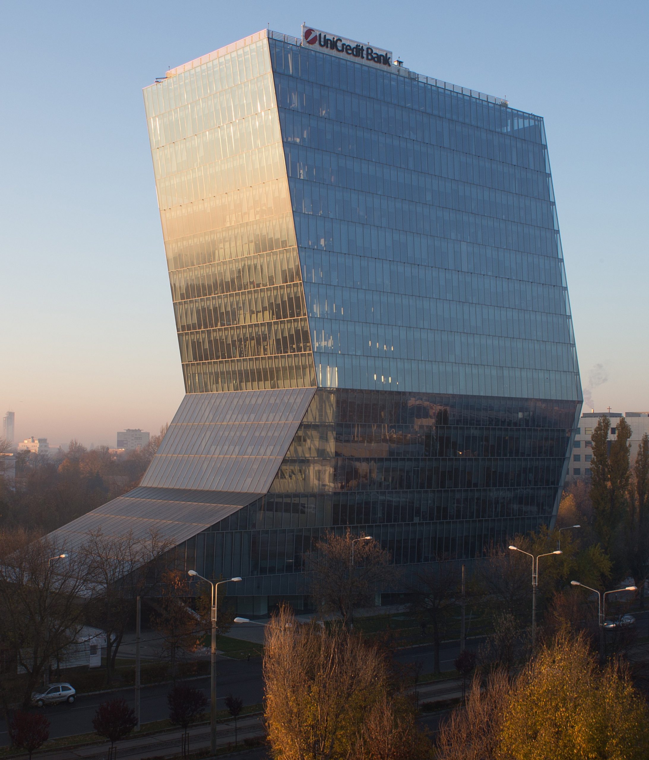UniCredit, profit net de 6,3 miliarde euro, &icirc;n primele 6 luni