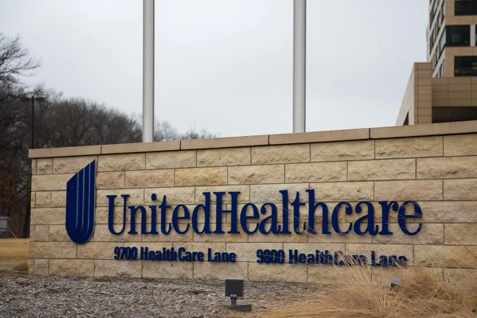 UnitedHealth Group revine &icirc;n forță: profit operațional de 8 miliarde dolari și estimări majorate pentru 2026