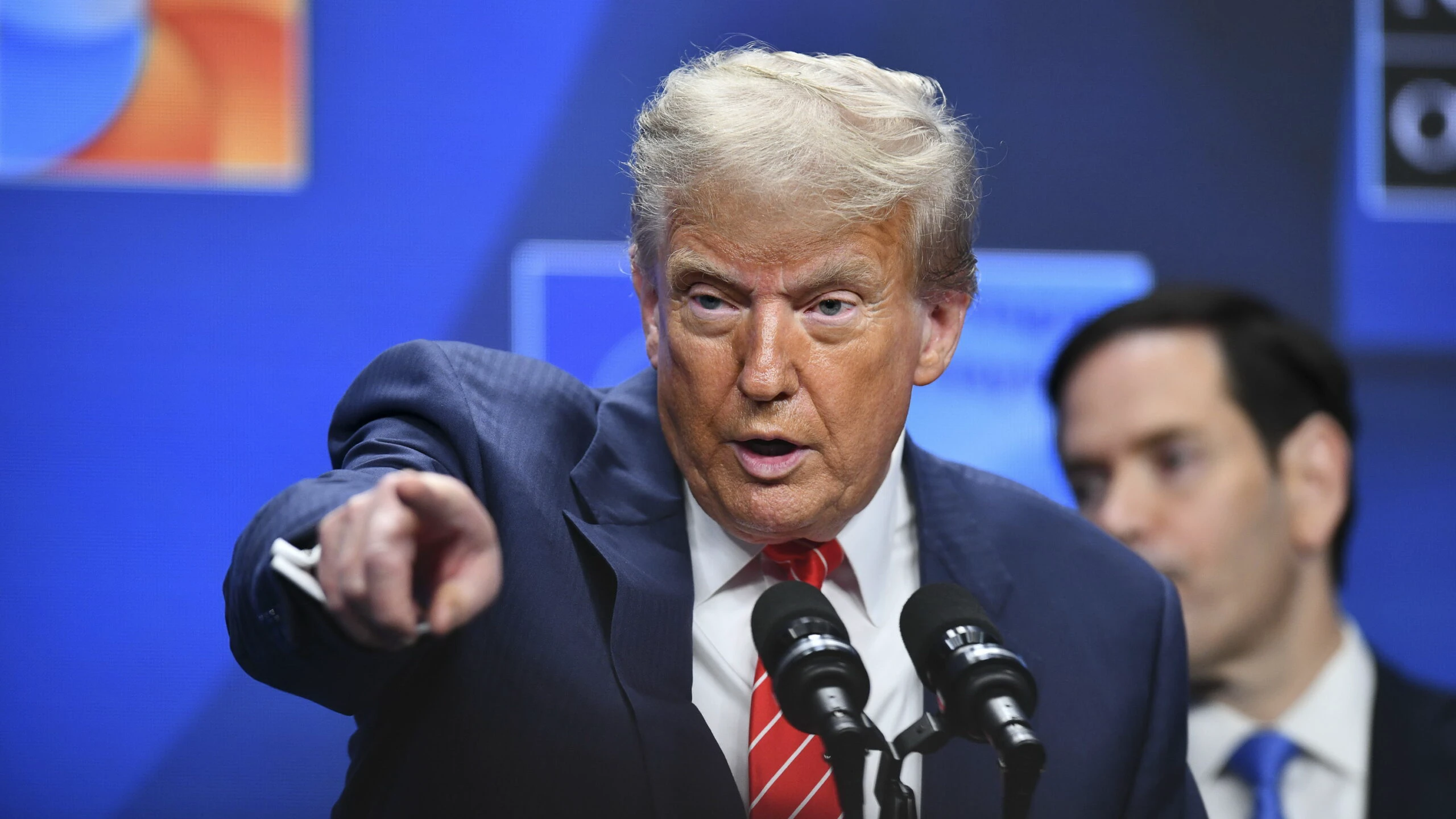 UPDATE Donald Trump tună și fulgeră &icirc;mpotriva Iranului: Vom interveni! Reacția Iranului: Ormuz nu are ape internaționale