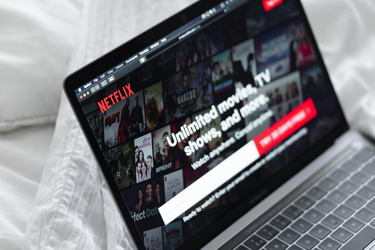 Urban.ro - Netflix, acuzat că își spionează utilizatorii, inclusiv copiii
