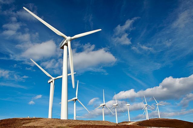 Următorul mare şantier al energiei. Capacitatea de stocare a Rom&acirc;niei s-a dublat faţă de &icirc;nceputul anului. Bateriile sunt cerute de energia solară, dar şi de centrele de date. Cine a realizat cele mai mari investiţii şi de ce are nevoie IA de stocare?