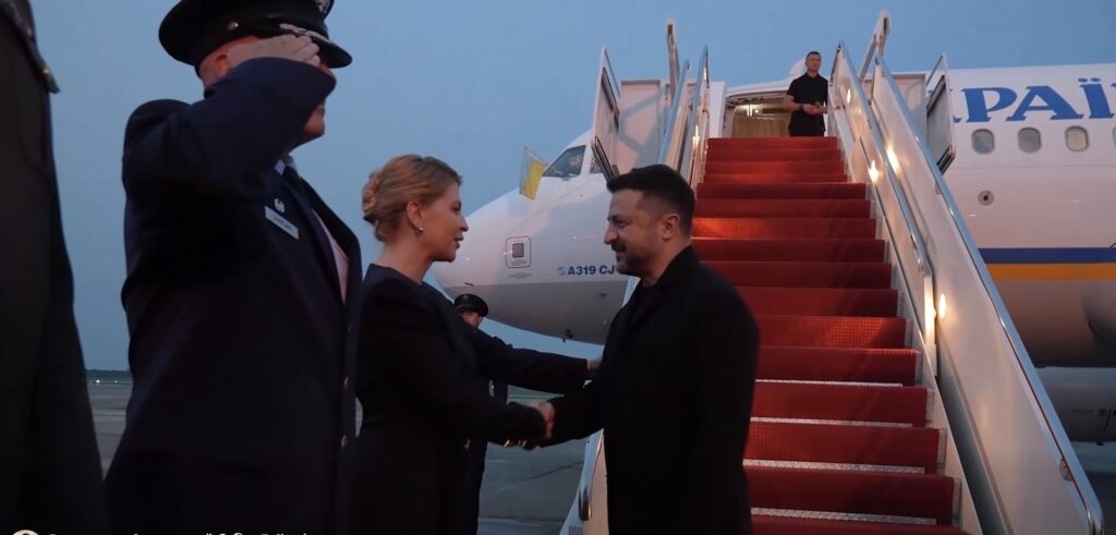 Volodimir Zelenski a aterizat &icirc;n SUA pentru a obţine de la Donald Trump rachete Patriot