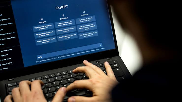 WSJ: ChatGPT a oferit instrucțiuni despre crearea armelor biologice. OpenAI nu a informat autoritățile