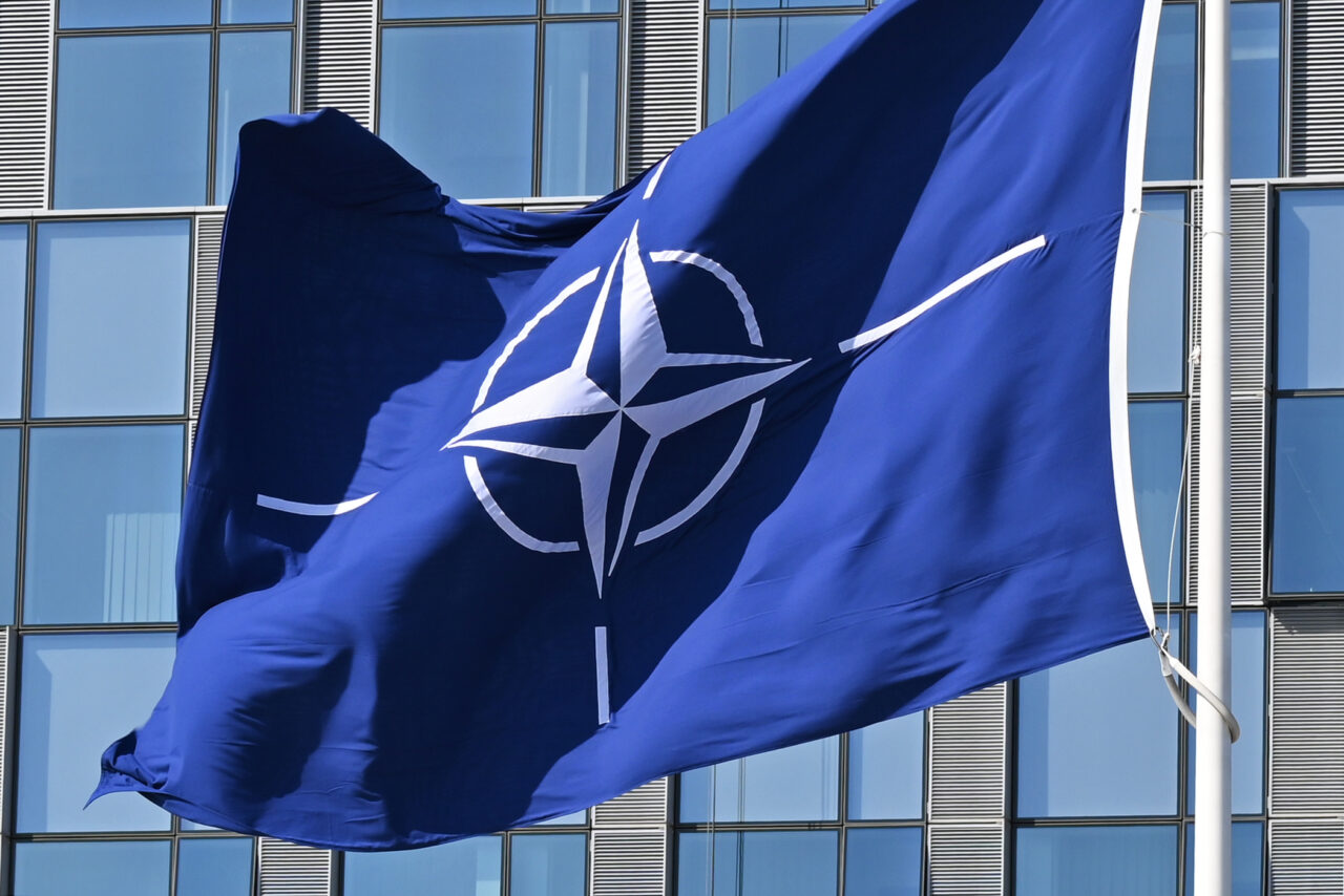 WSJ: Țările NATO accelerează investițiile &icirc;n producerea de explozibil. O fabrică din Brașov, punct strategic pe harta Alianței Nord Atlantice
