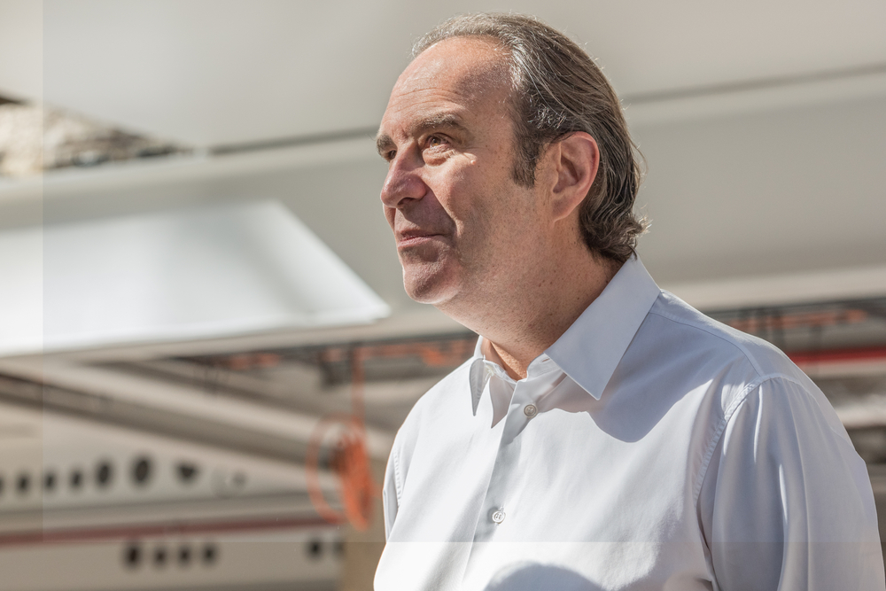 Xavier Niel devine cel mai mare acţionar Vodafone, după ce cumpără pachetul e& de 5,95 miliarde de dolari