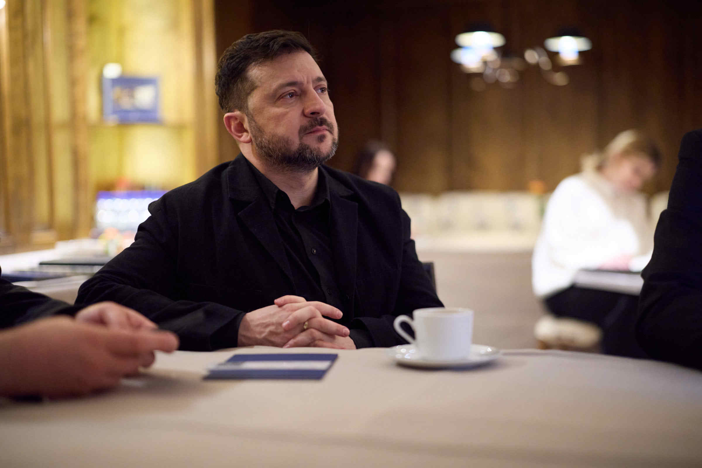 Zelenski anunţă că a purtat discuţii cu emisarii lui Donald Trump pentru a &bdquo;redinamiza diplomaţia&rdquo;