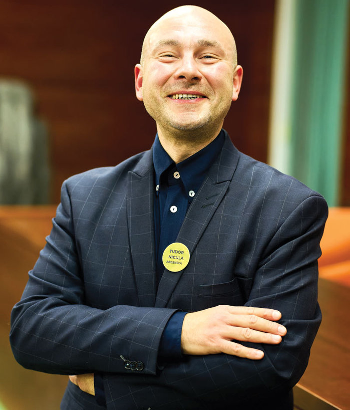 ZF Deschiderea de astăzi la Bursă. Creştere de două cifre pe BET &icirc;n ultima lună. Tudor Nicula, investitor: Văd bursa ca fiind decuplată at&acirc;t de fundamentele economiei, c&acirc;t şi parţial de fundamentele afacerilor din indice