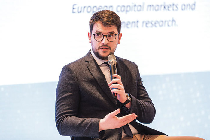 ZF Deschiderea de astăzi la Bursă. De ce sunt acţiunile Băncii Transilvania mai ieftine faţă de băncile din regiune? Divo Pulitika, InterCapital ETF: Este o &icirc;ntrebare pe care ne-o punem de aproape un deceniu